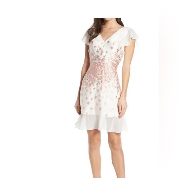 Chi Chi London White Floral Esmee Jacquard V-Neck NWT - Picture 1 of 11
